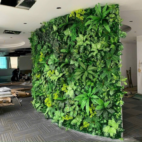 Thi công tường cỏ 04